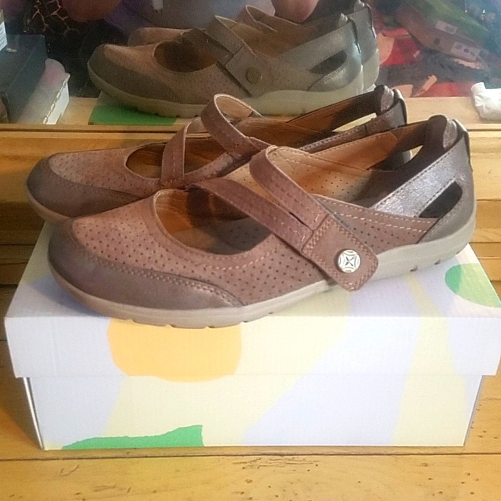 🎊🎉HP🎊🎉EARTH ORIGINS 9.5 w/Dark Brown & Brown &Velcro Babydoll Flats